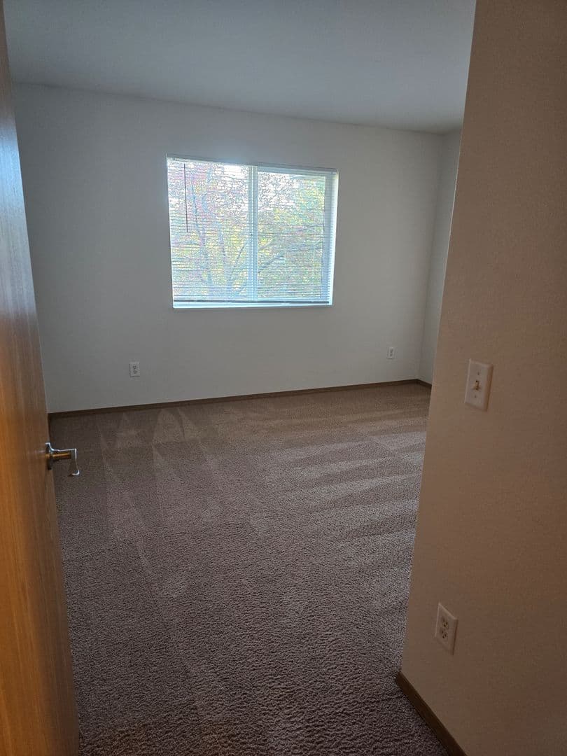 Plymouth Apartment: 225 S River Blvd