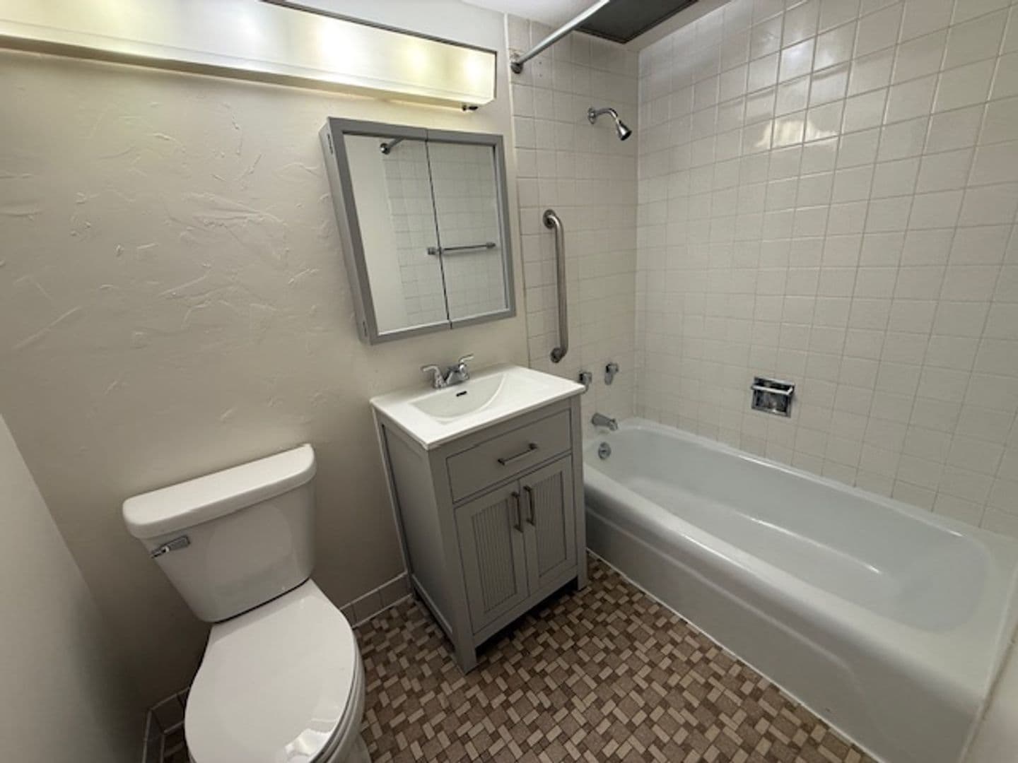 New Holstein Apartment: 2129 Randolph Ave