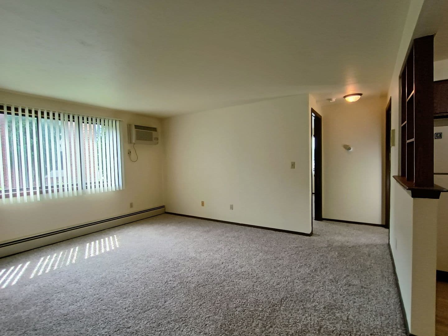 Green Bay Apartment: 1398 Kingston Terrace