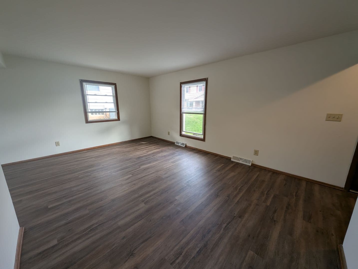 Brookfield Apartment: 1345 Dover Place