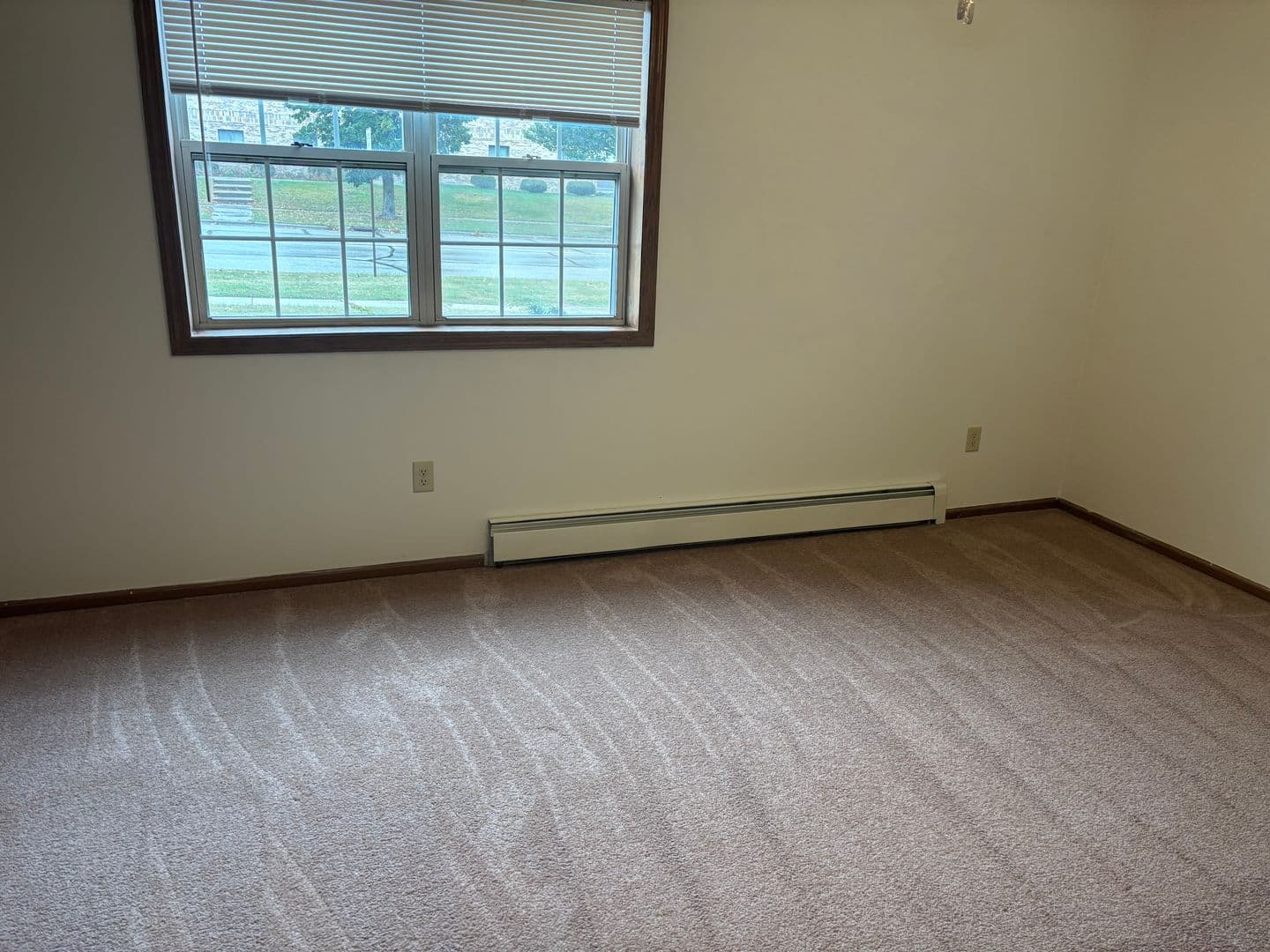 West Bend Apartment: 410 S River Rd