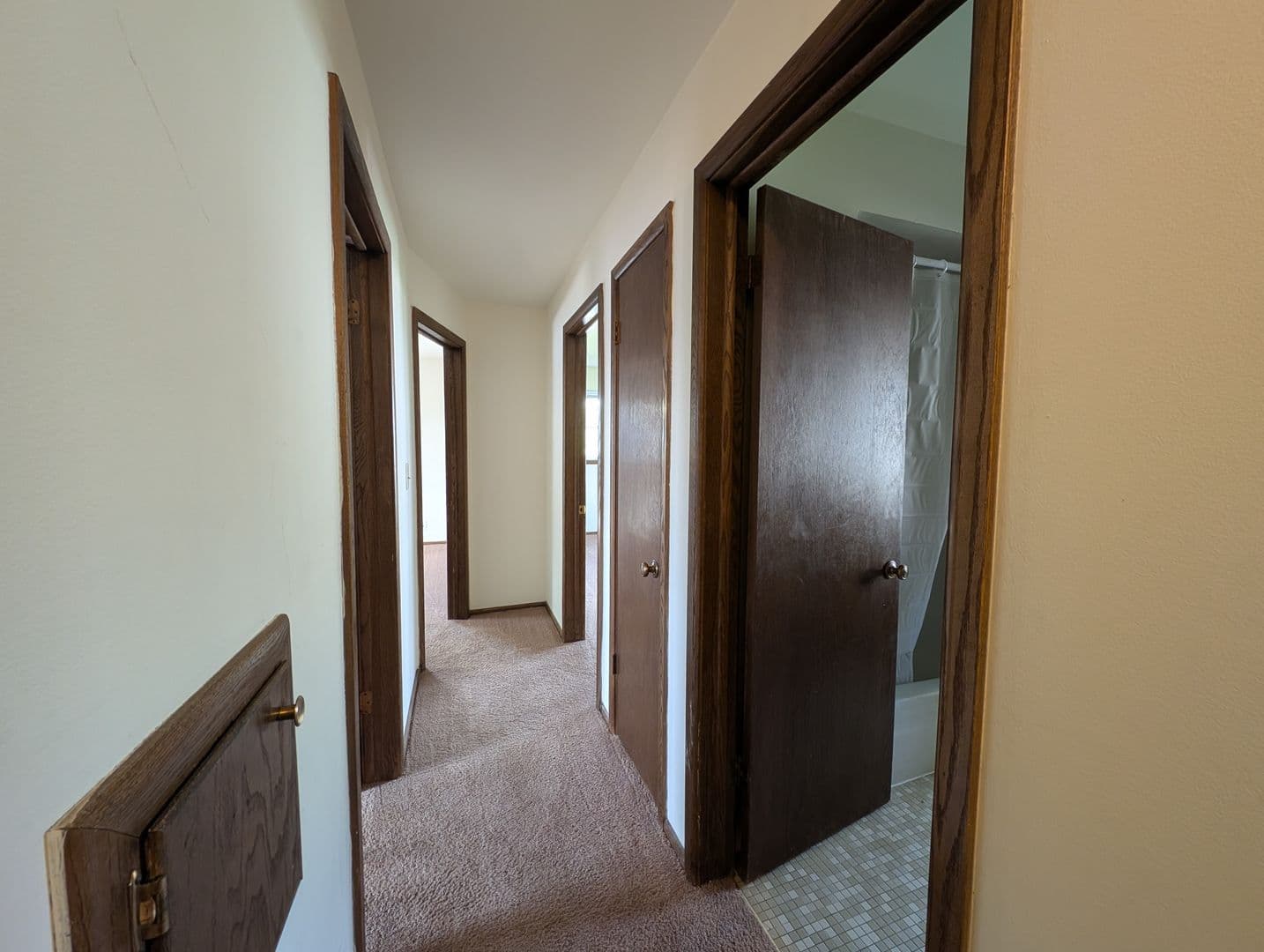 Brookfield Apartment: 1345 Dover Place