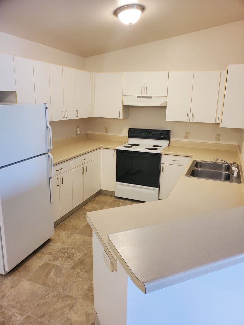 Plymouth Apartment: 225 S River Blvd