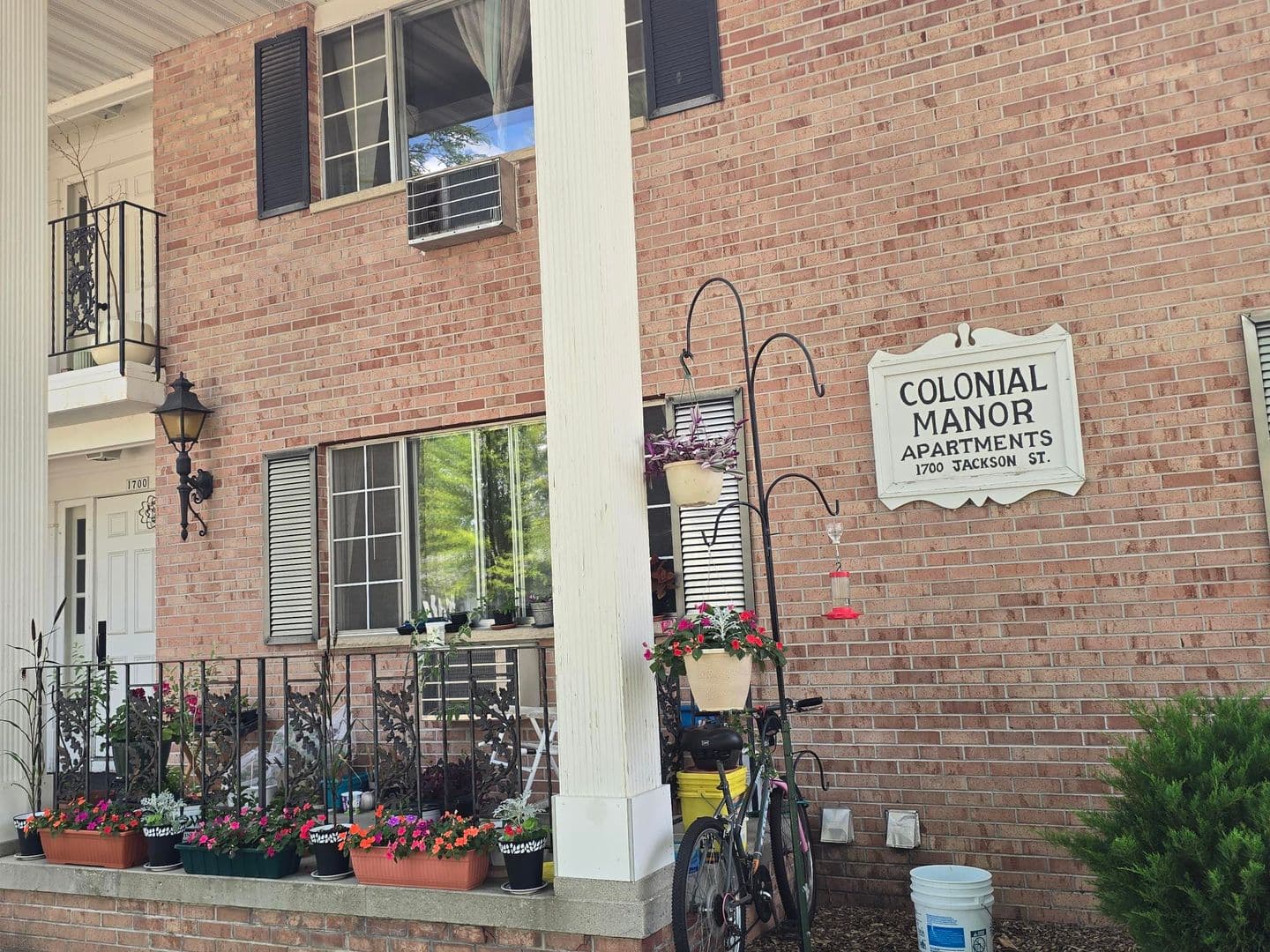 New Holstein Apartment: 1700 Jackson St
