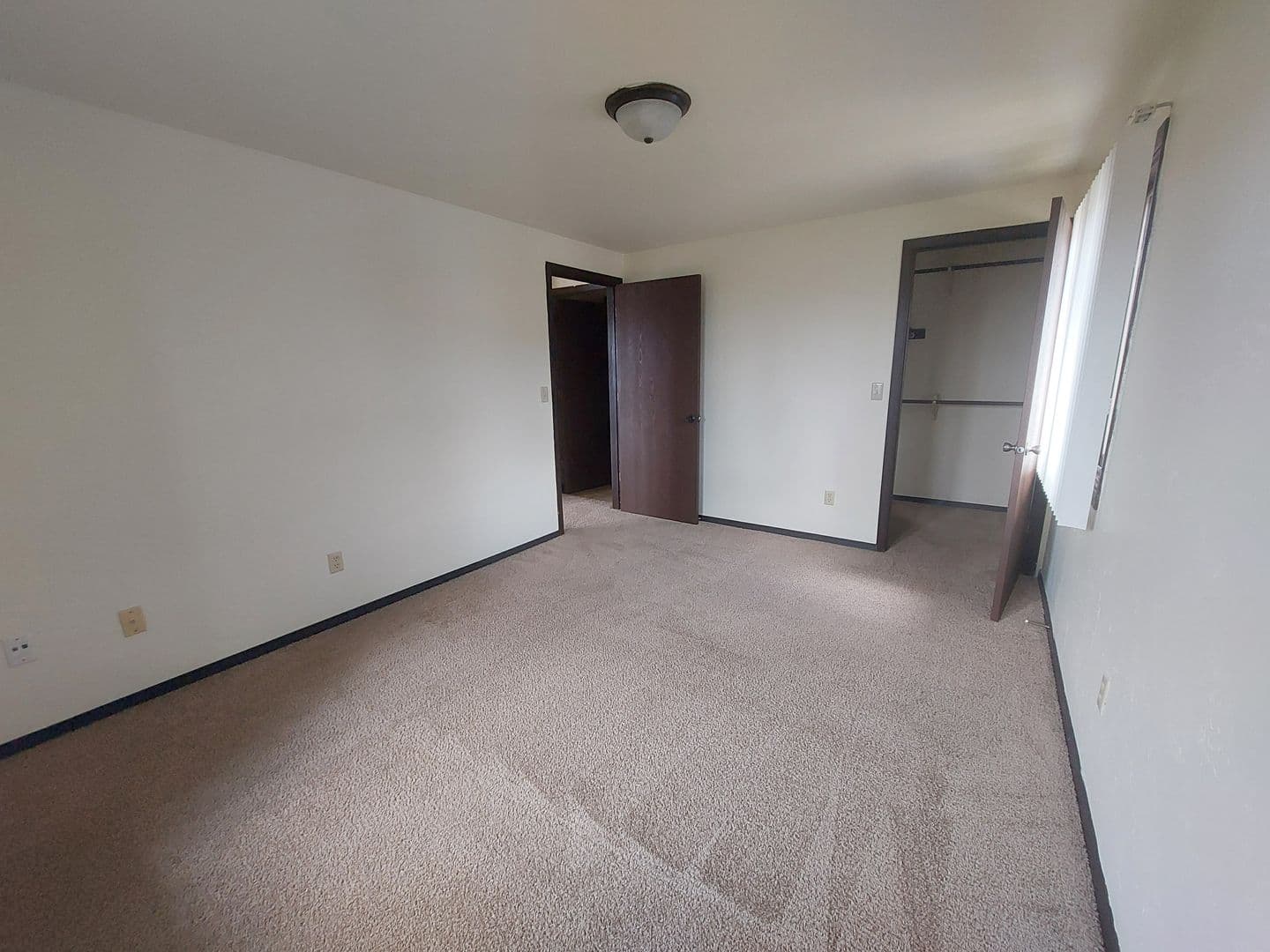 Green Bay Apartment: 1398 Kingston Terrace