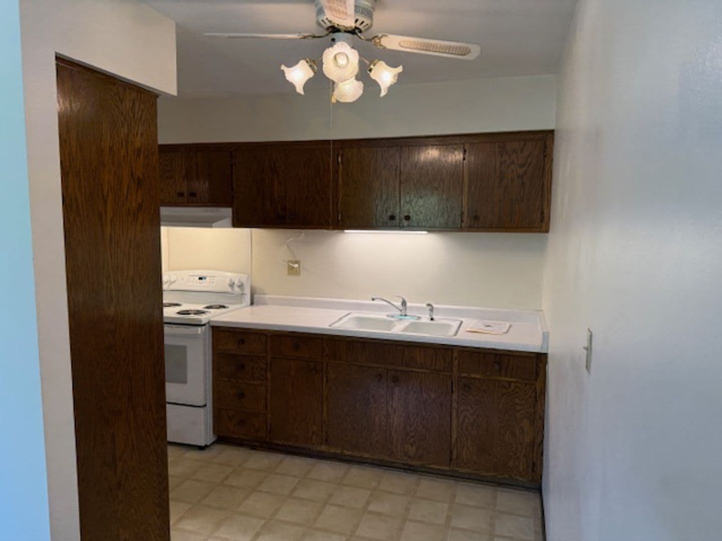 New Holstein Apartment: 2129 Randolph Ave