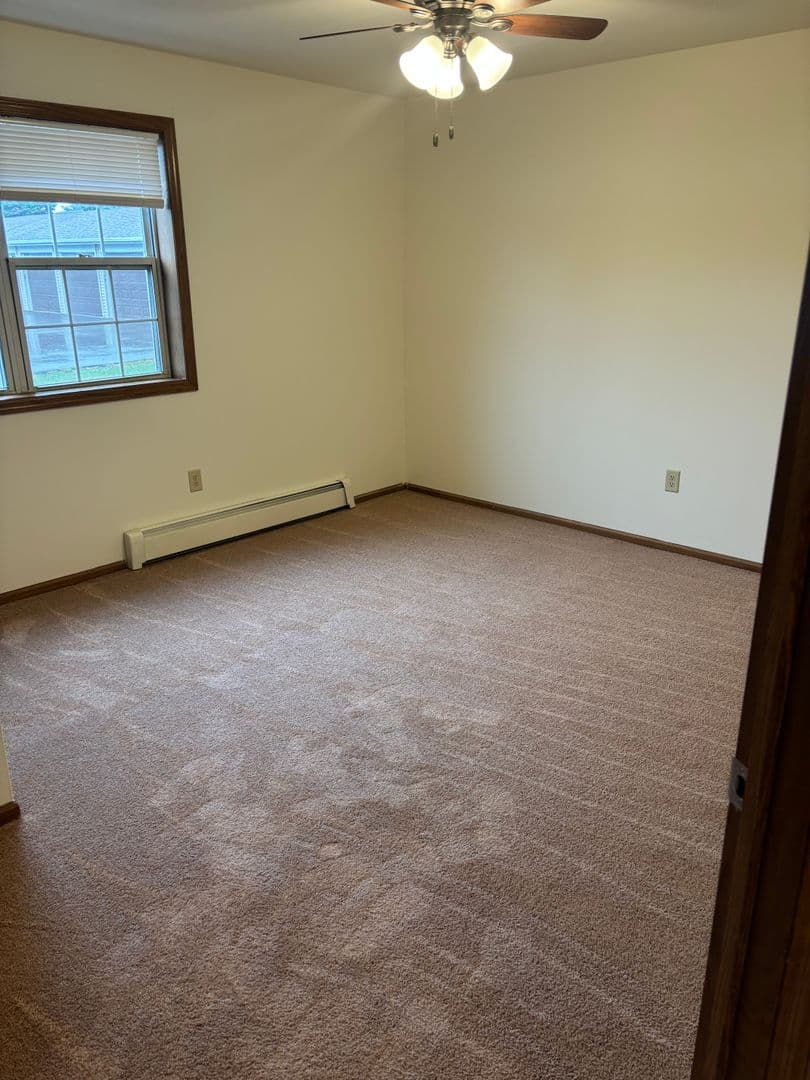 West Bend Apartment: 410 S River Rd