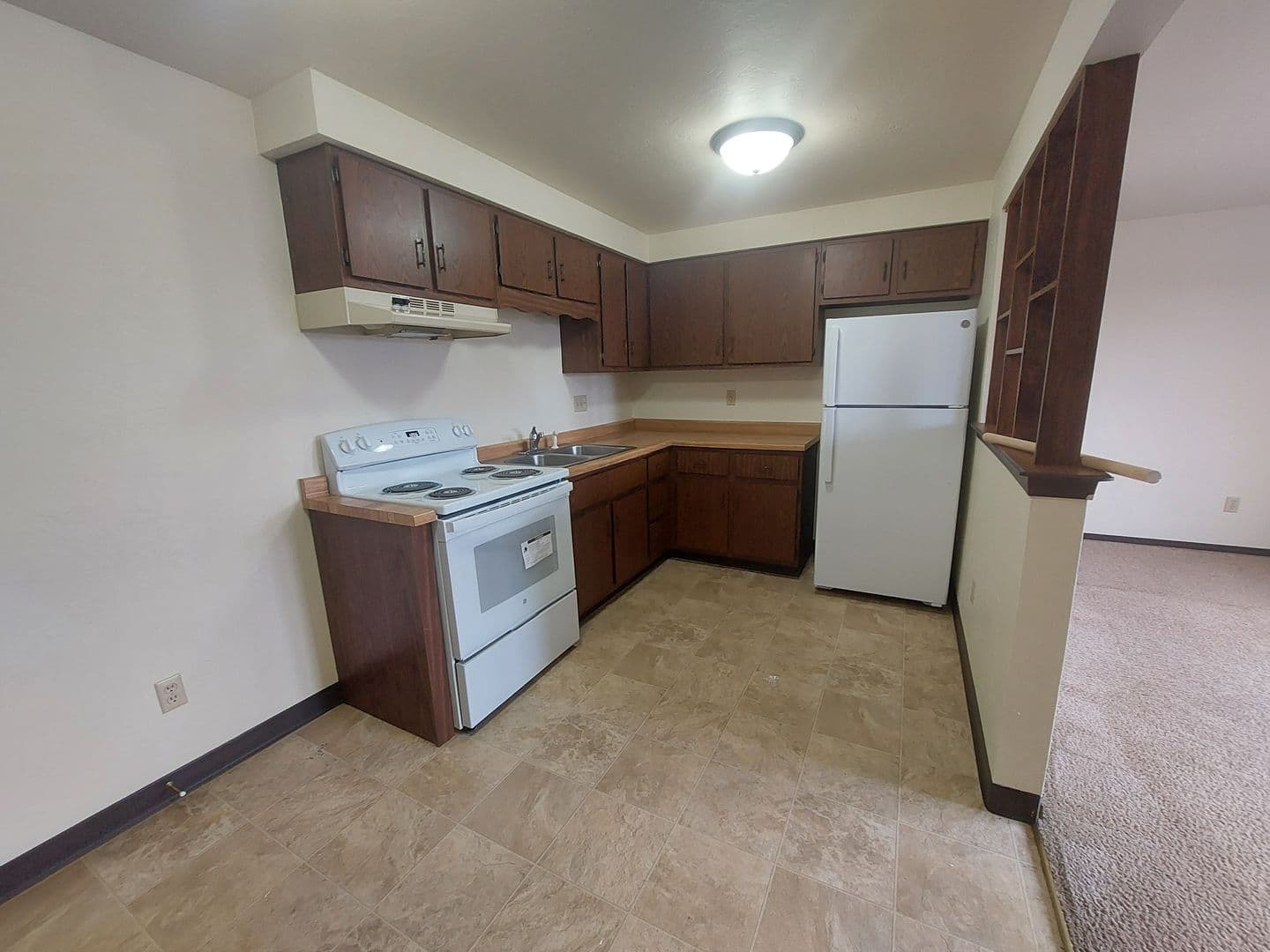 Green Bay Apartment: 1398 Kingston Terrace