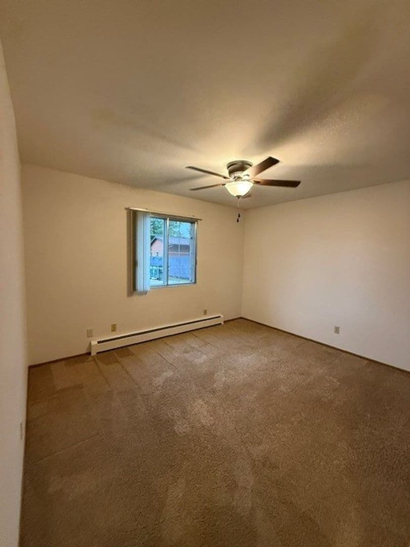 New Holstein Apartment: 1700 Jackson St