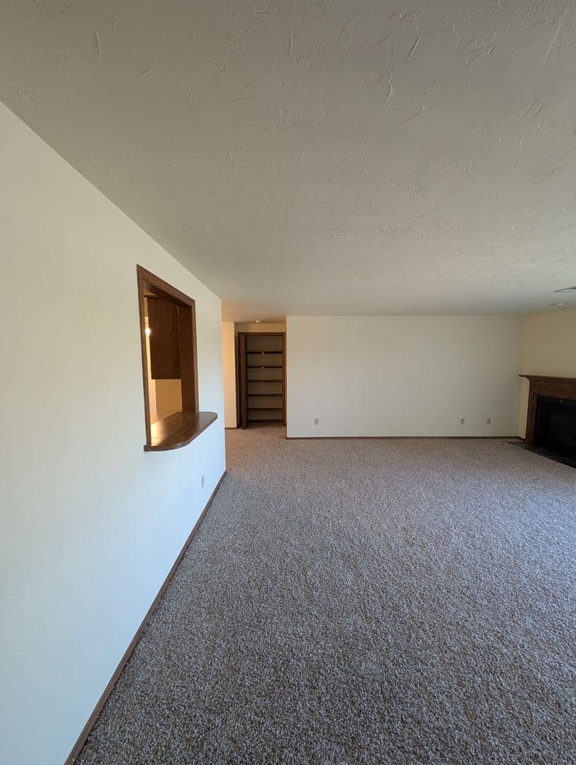 Green Bay Apartment: 2970 Mossy Oak Cir