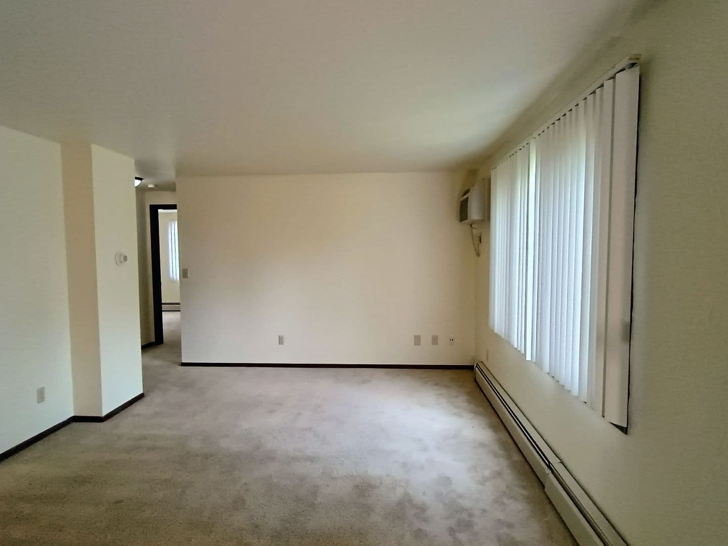 Green Bay Apartment: 1398 Kingston Terrace