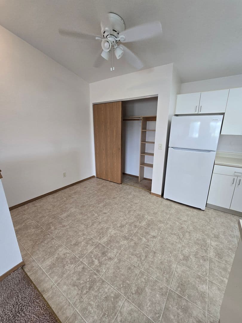 Plymouth Apartment: 225 S River Blvd