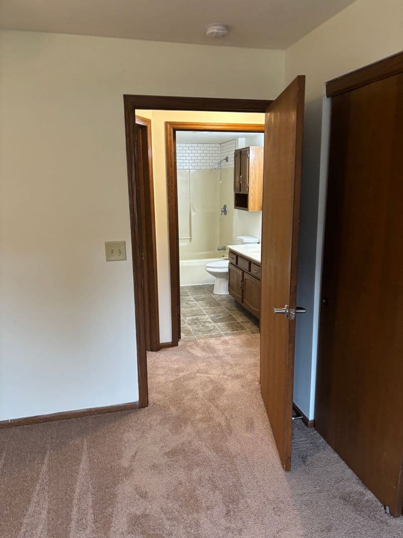 West Bend Apartment: 410 S River Rd