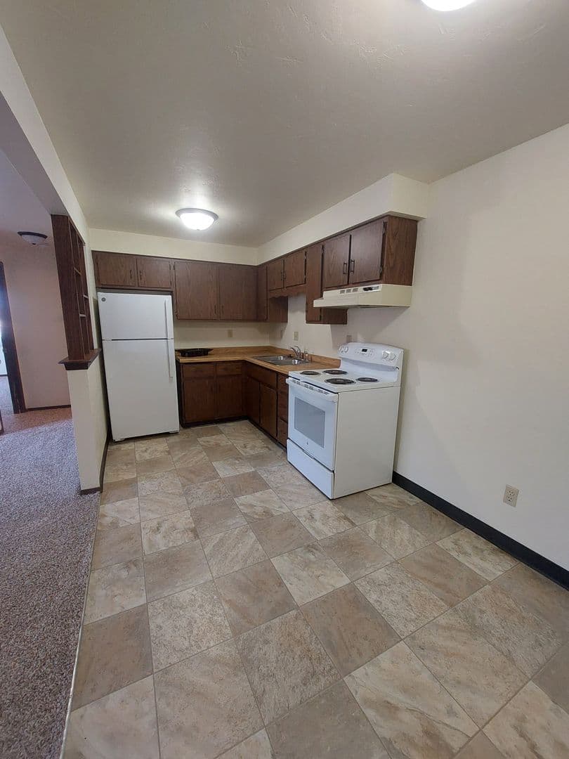 Green Bay Apartment: 1398 Kingston Terrace