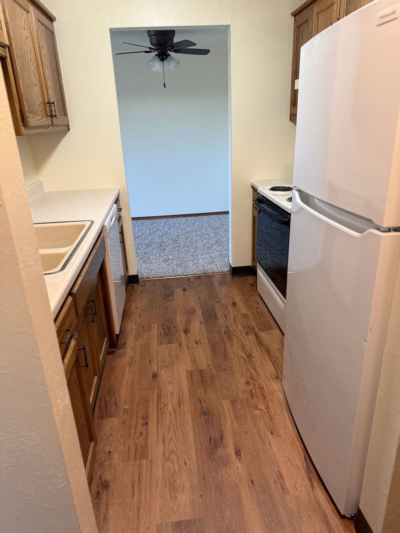 DePere Apartment: 1901 Ridgeway Dr