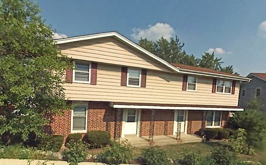 Brookfield Apartment: 1345 Dover Place