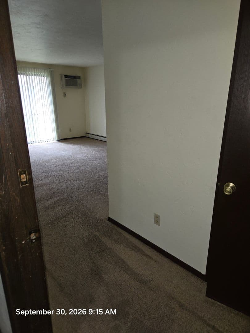Green Bay Apartment: 1398 Kingston Terrace