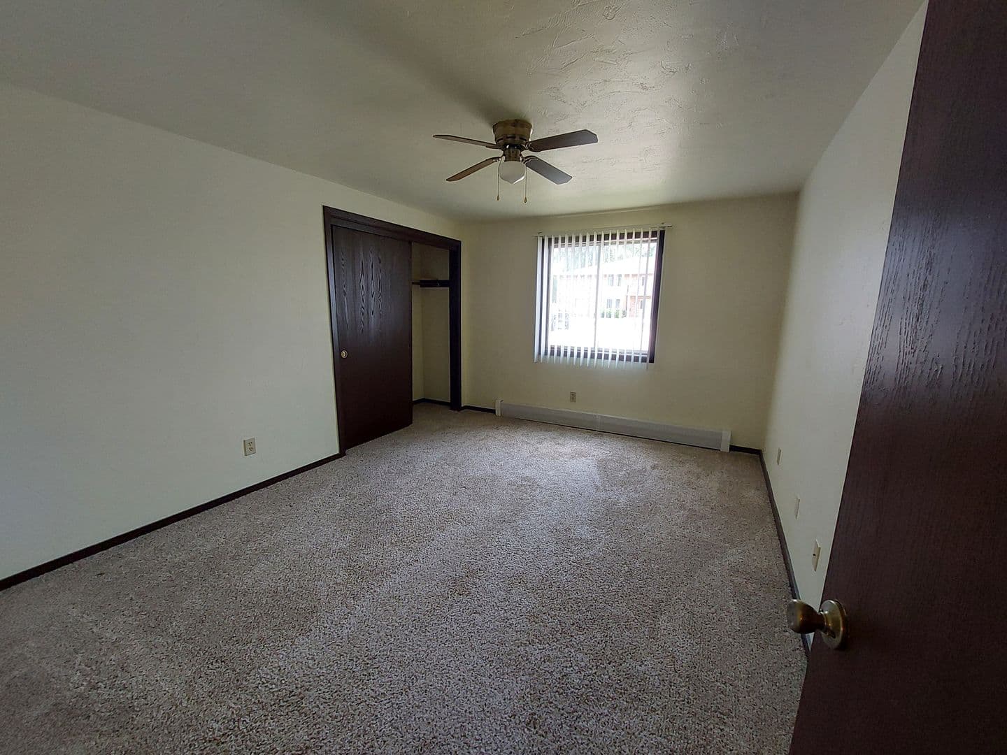 Green Bay Apartment: 1398 Kingston Terrace