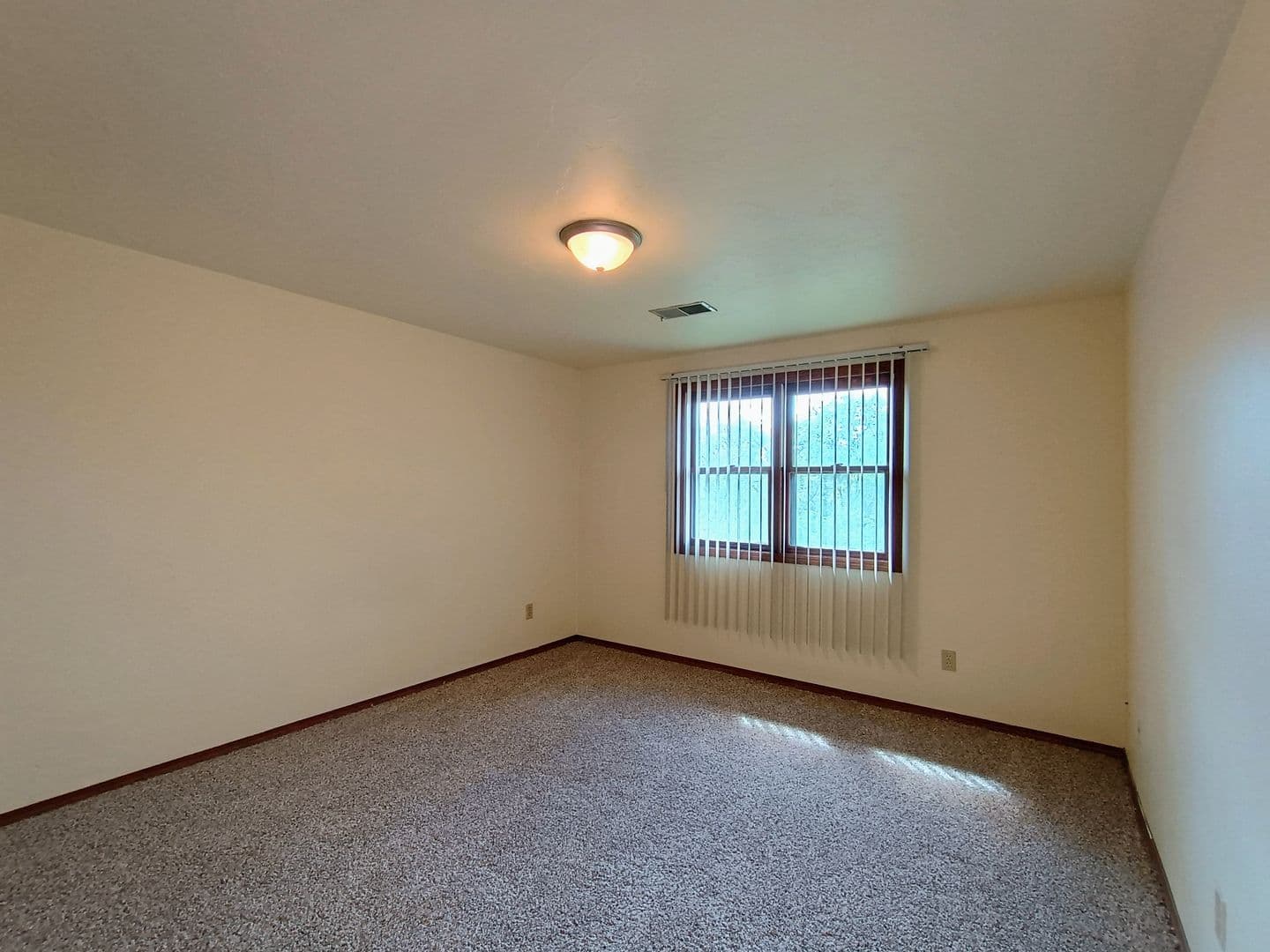 Green Bay Apartment: 2970 Mossy Oak Cir