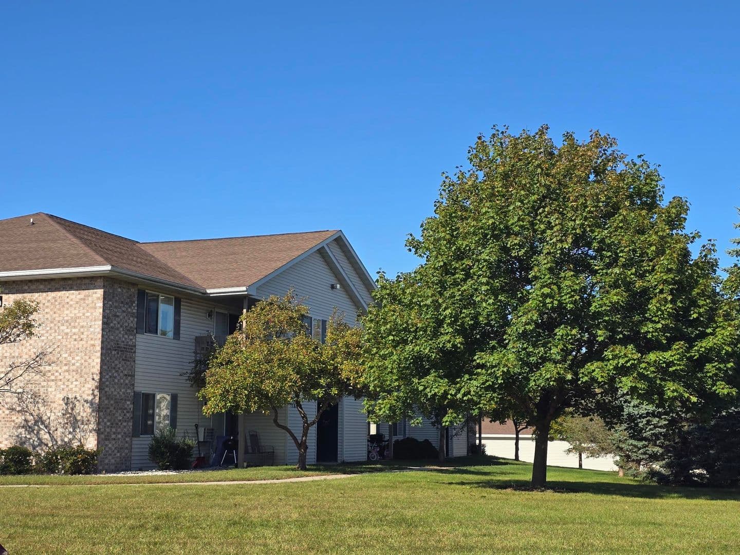Plymouth Apartment: 225 S River Blvd