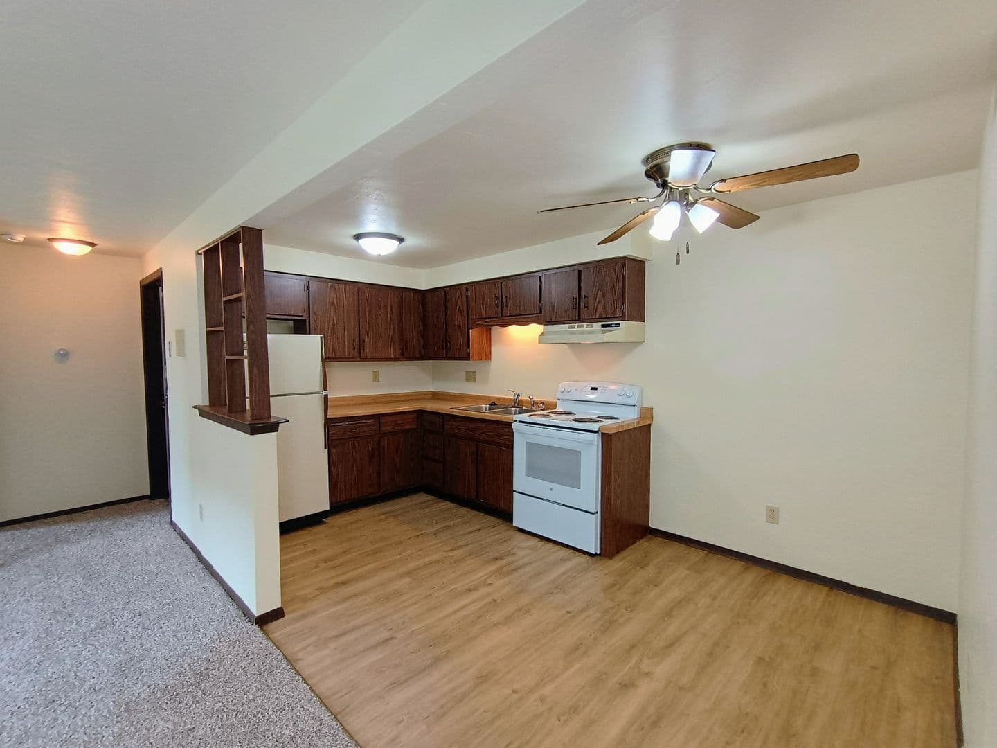 Green Bay Apartment: 1398 Kingston Terrace