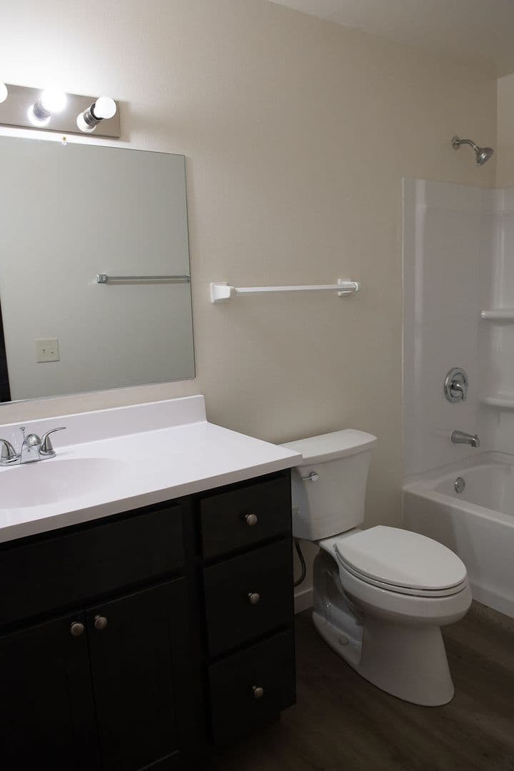 West Allis Apartment: 3226 S. 108th