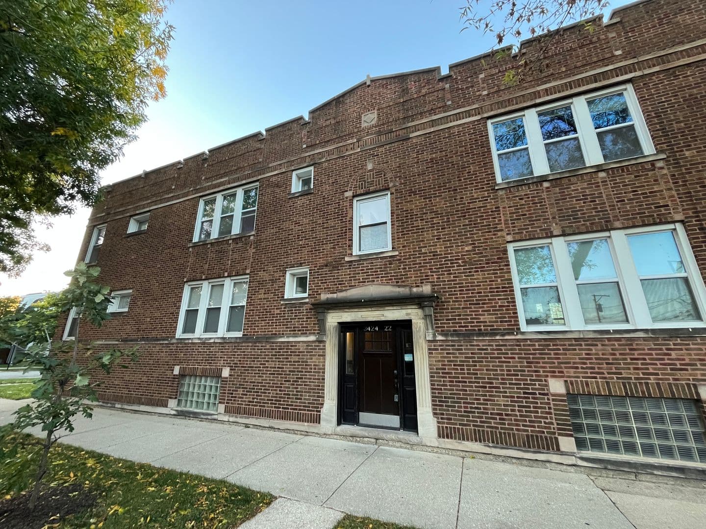 Chicago Apartment: 3420-24 W Waveland Ave
