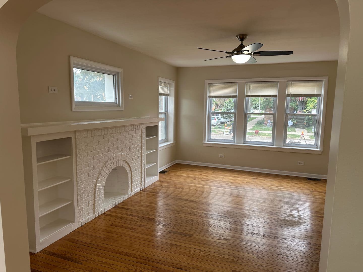 Chicago Apartment: 3420-24 W Waveland Ave