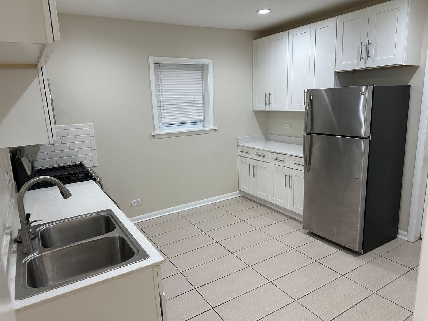 Chicago Apartment: 3420-24 W Waveland Ave