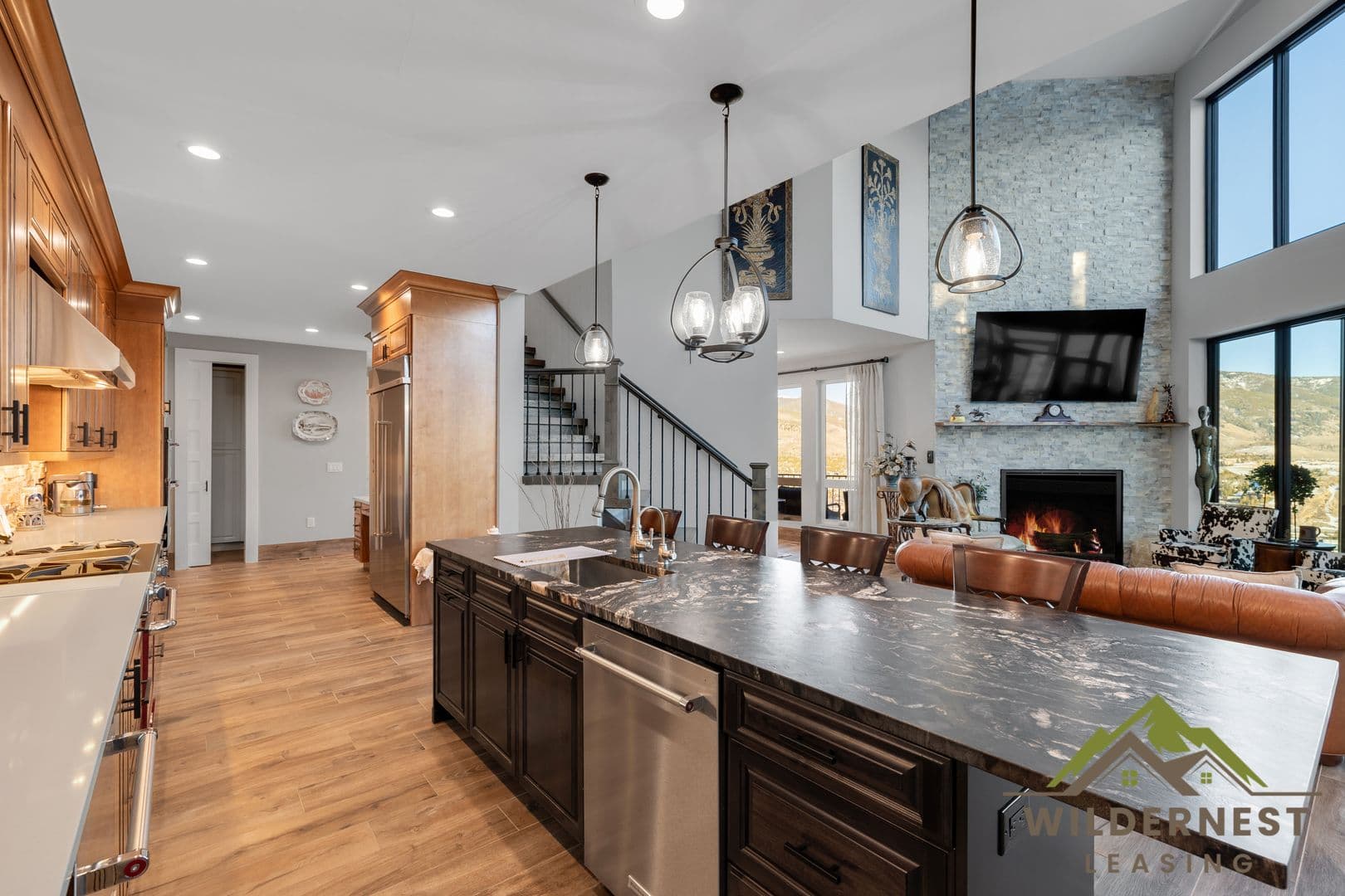Silverthorne House: 332 Lake View Dr