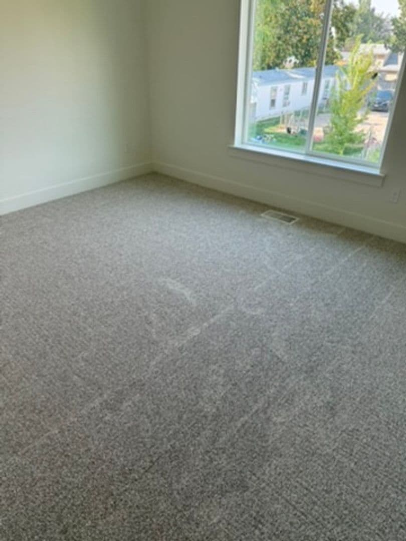 Wilder Apartment: 560 Desert Rose Ave