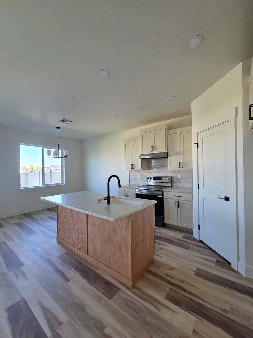 Wilder Apartment: Eden Rose Street