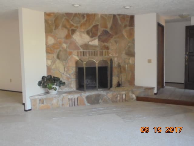 McMinnville House: 911 NW Oakwood Circle