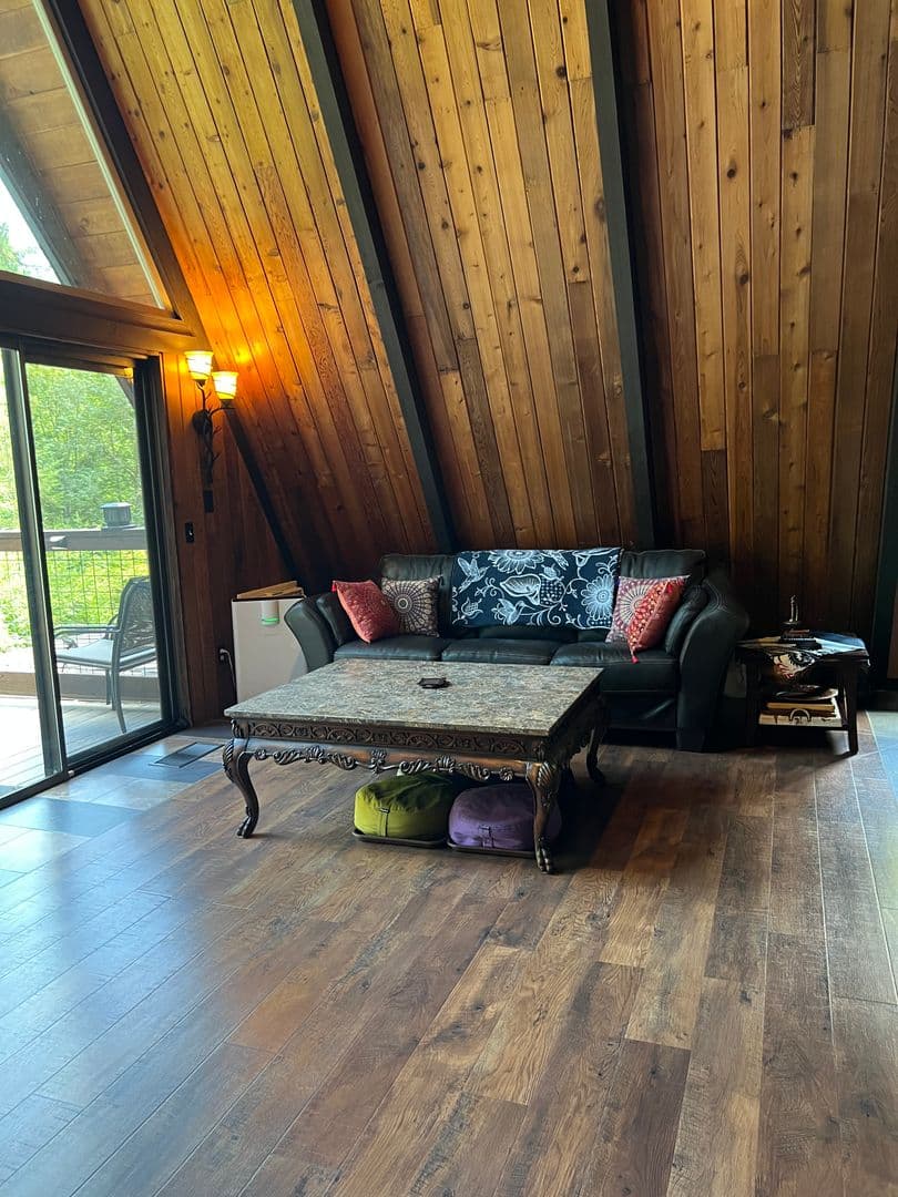 Yamhill House: 15301 NW Moores Valley Rd