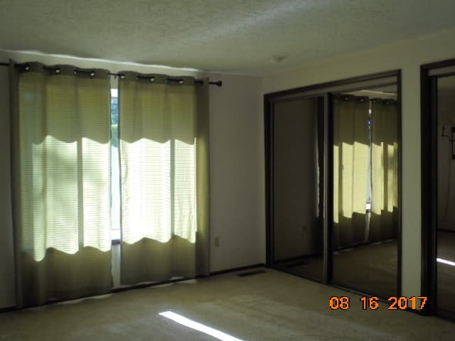McMinnville House: 911 NW Oakwood Circle
