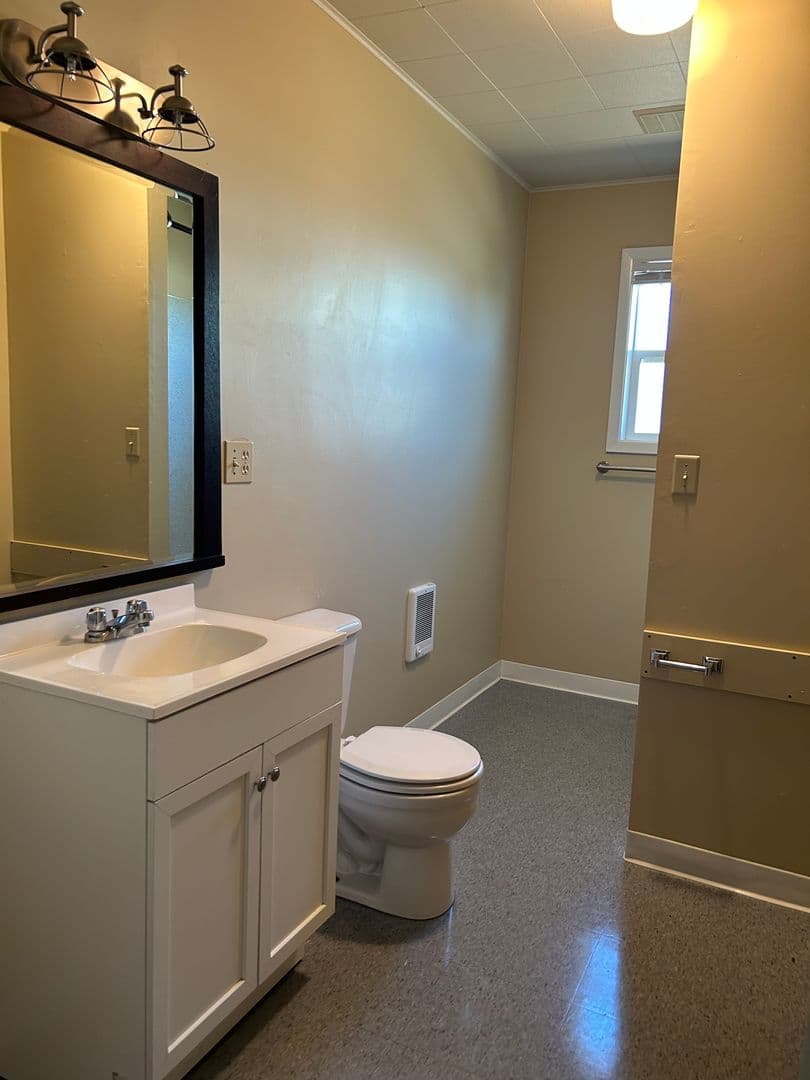 McMinnville House: 1186 NE Alpine Ave