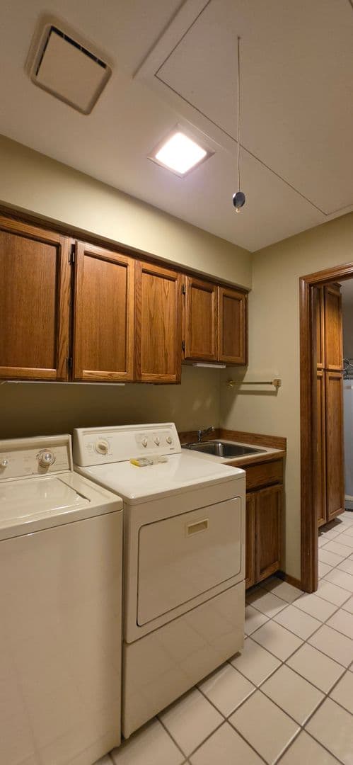 McMinnville House: 2200 NW Doral St