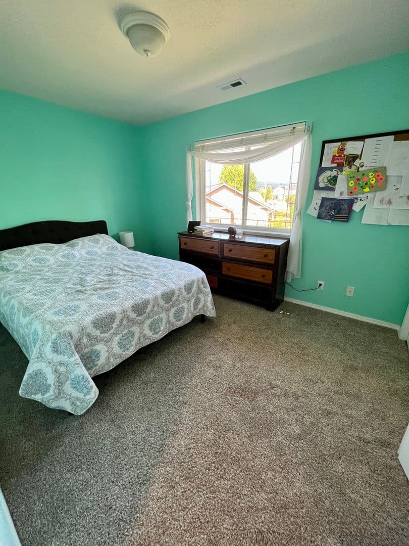 McMinnville House: 2383 NW Victoria Ct