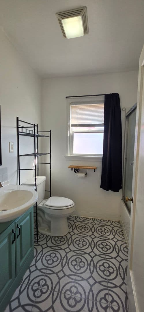 McMinnville House: 126 NW 12th St