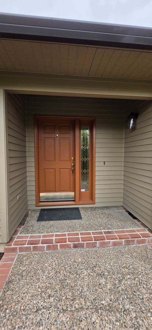 McMinnville House: 2200 NW Doral St
