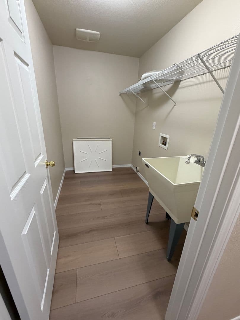 Newberg House: 413 Roger Smith Dr.