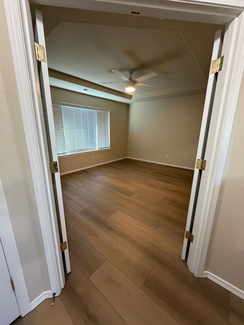 Newberg House: 413 Roger Smith Dr.