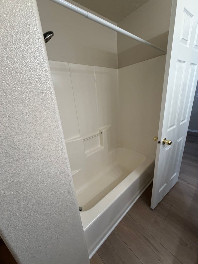 Newberg House: 413 Roger Smith Dr.