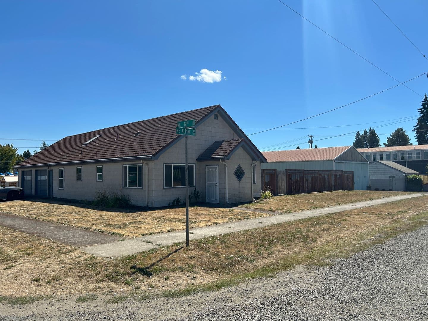 McMinnville House: 1186 NE Alpine Ave