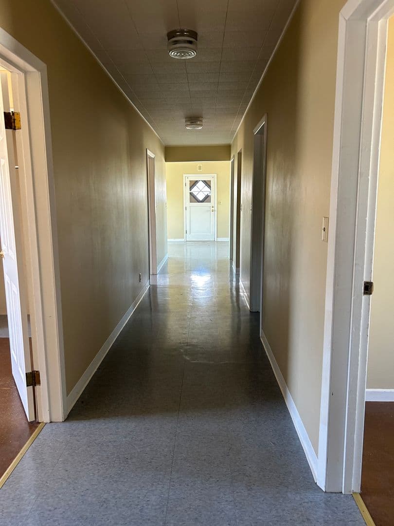 McMinnville House: 1186 NE Alpine Ave