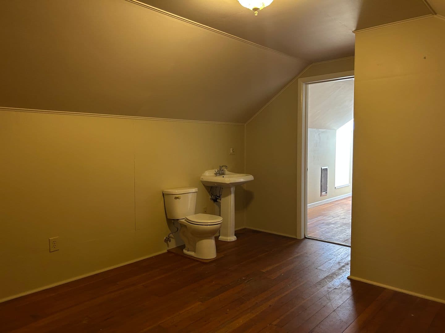 McMinnville House: 1186 NE Alpine Ave