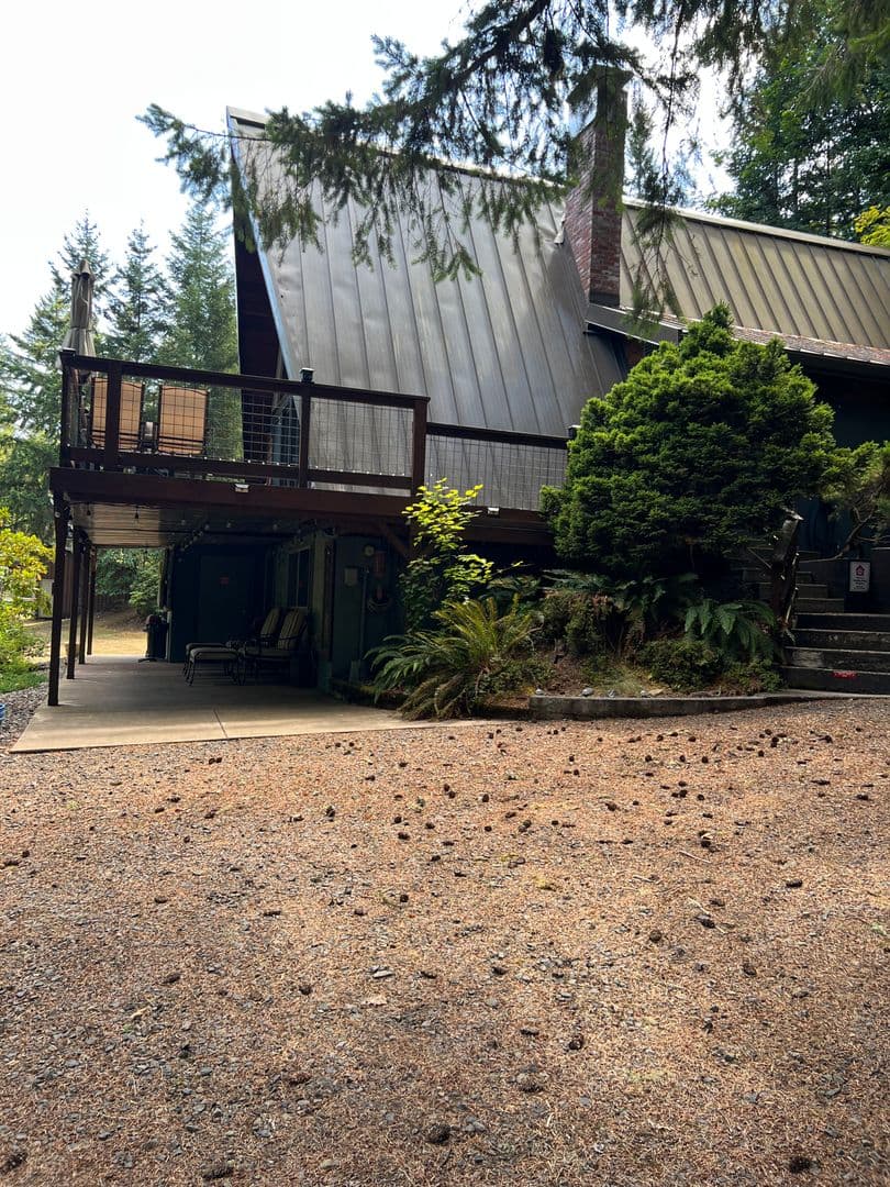 Yamhill House: 15301 NW Moores Valley Rd