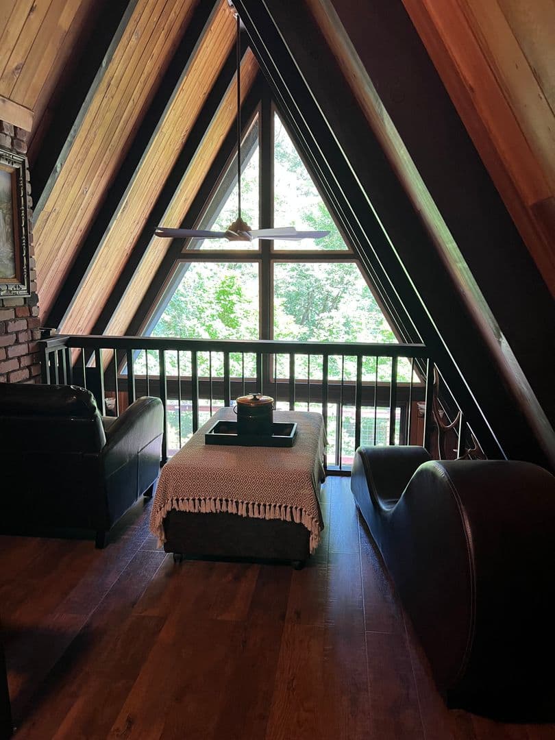 Yamhill House: 15301 NW Moores Valley Rd