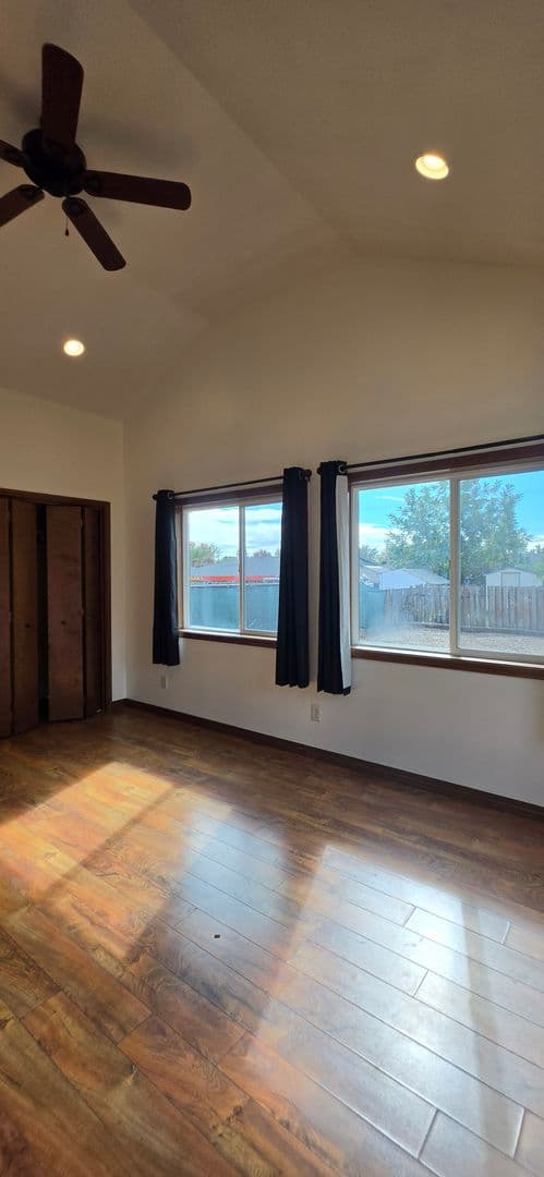 McMinnville House: 126 NW 12th St