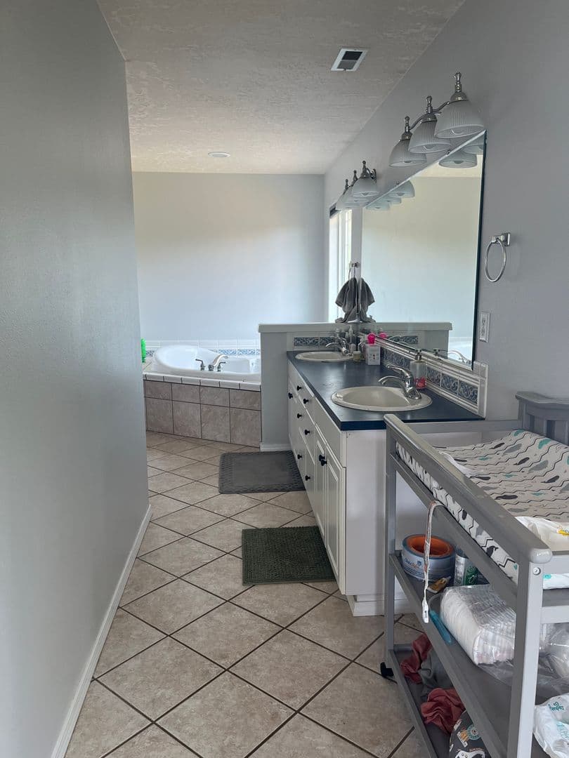 McMinnville House: 2383 NW Victoria Ct